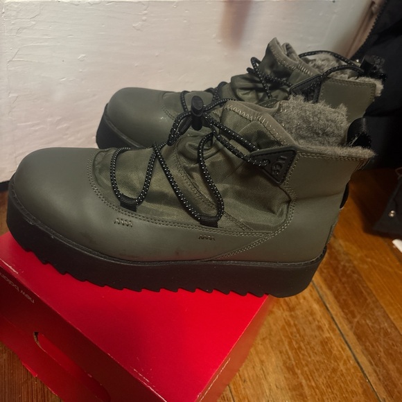 UGG Olive Platform Boots - Picture 6 of 7